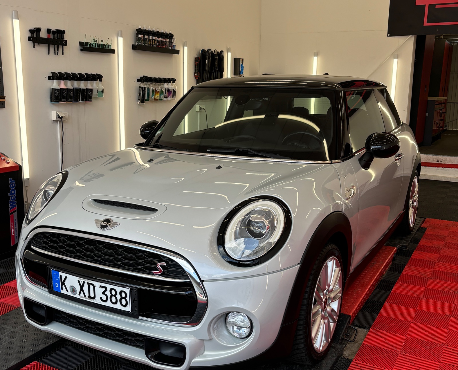 MINI Cooper S nach der Außenreinigung